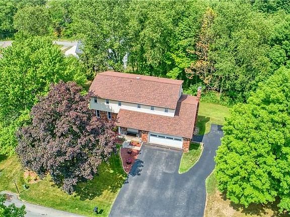 3rd image of 4043 Briarwood Dr