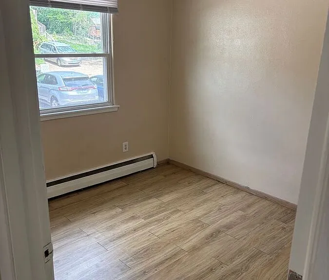 1015 York Ave #5 — Photo 2