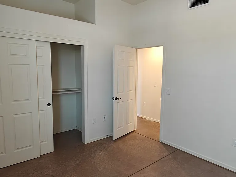 348 E Adams #2 — Photo 12
