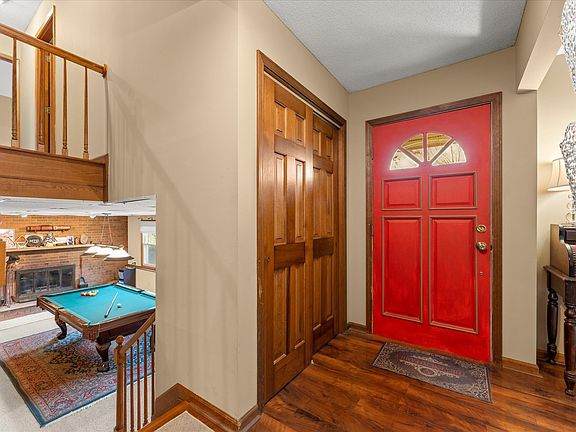 5th image of 208 S Meadowhill Ln