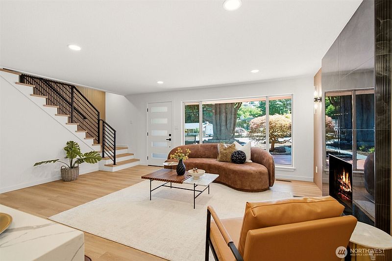 4th image of 3116 Crystal Springs Road W