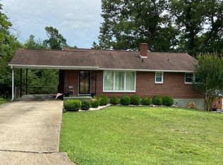 915 Childress Dr, Martinsville, VA 24112