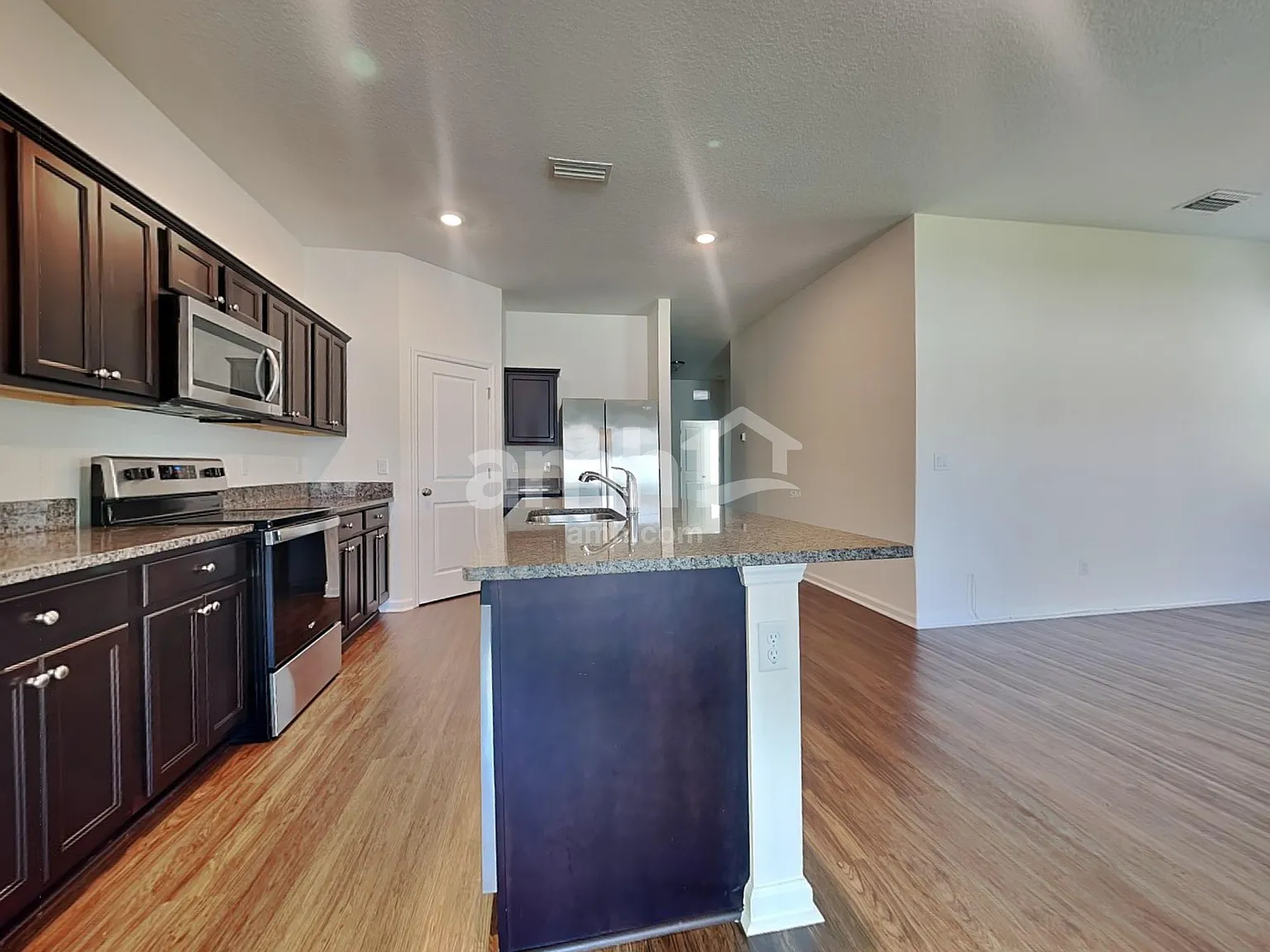 4 bed, 2.0 bath, 1802 sqft, $2,310 — Photo 3