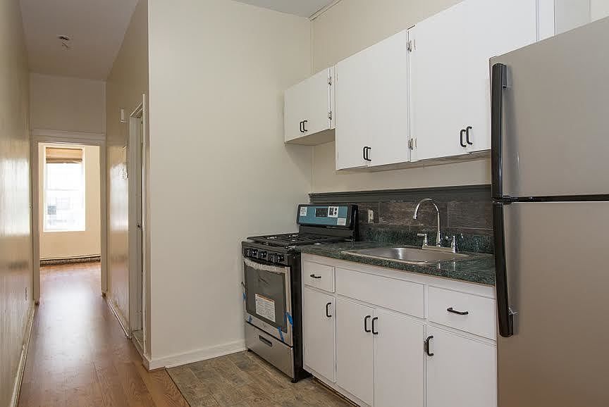 2nd image of 737 Macdonough St APT 1R