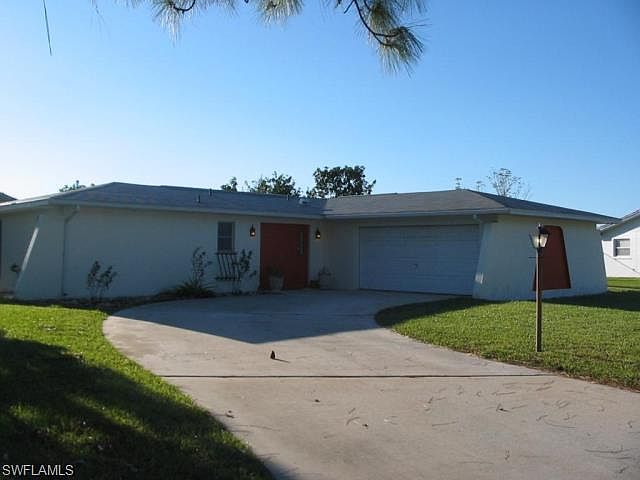 1st image of 115 W Lake Dr