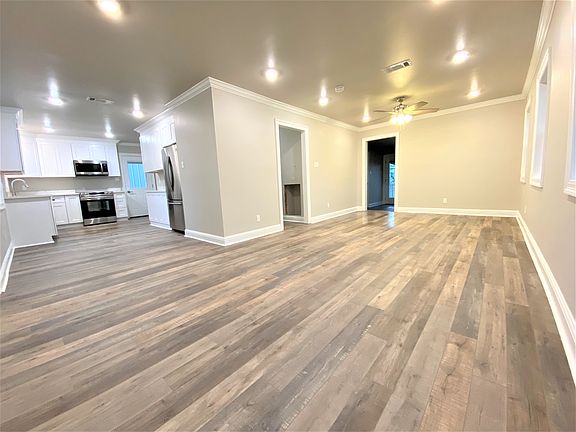 2nd image of 906 Moisant Dr