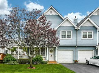4 Northwood Blvd, Central Islip, NY 11722