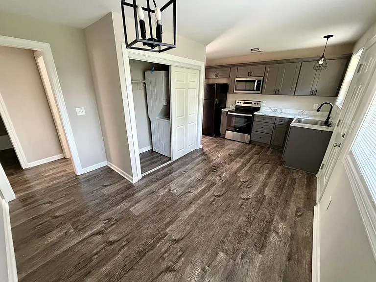 2020 Greenwood Cir #B — Photo 6