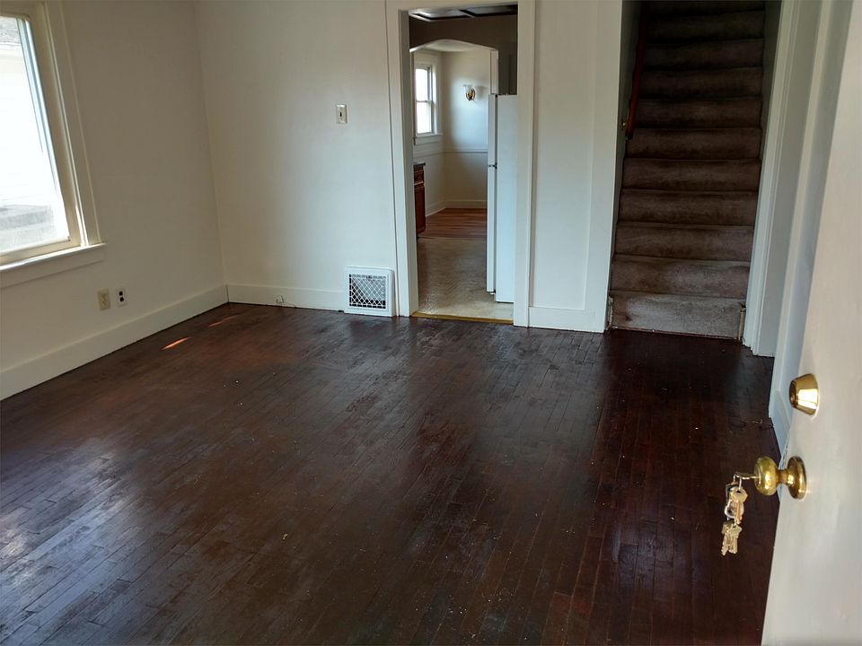 2nd image of 3245 Highgate Ave SW