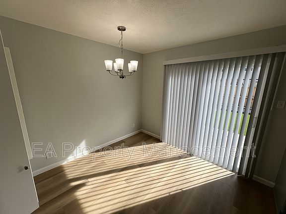 5th image of 6012 Calle Nueve NW