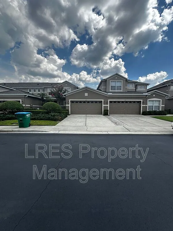 3 bed, 2.5 bath, 1700 sqft, $2,400 — Photo 2