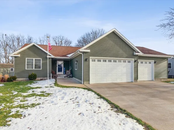 1460 Lawrence Ave, Camanche, IA 52730