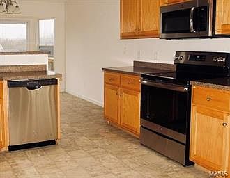 2nd image of 806 Oxford Ct