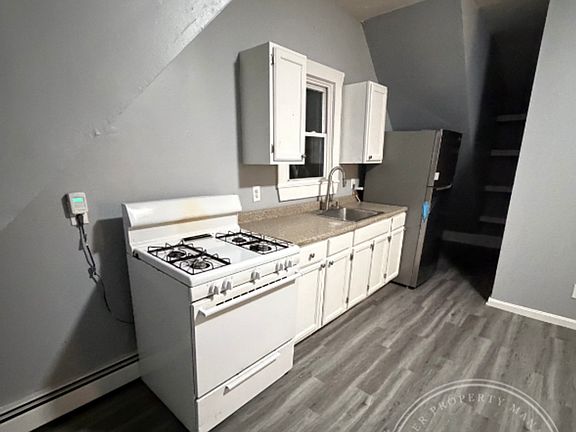 2nd image of 1272 Pleasant St #3