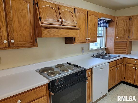 3rd image of 221 E Harris St