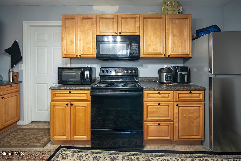4th image of 94 Howard Street
