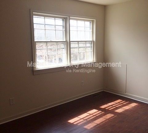 5th image of 328 Brock Sq