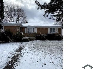 2527 Wolcott St, Flint, MI 48504