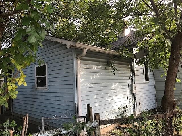 2nd image of 160 Harlan St