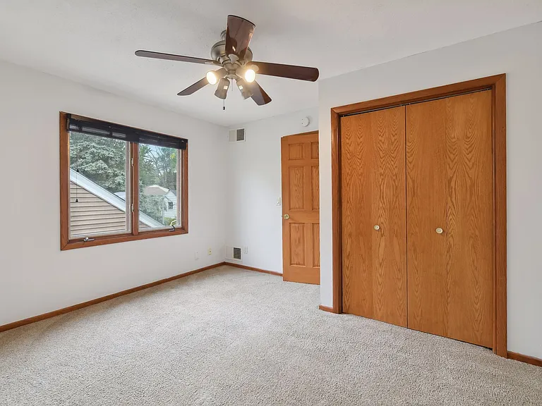 2745 Webster Ave S — Photo 29
