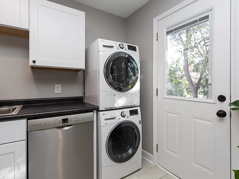 718 Holloway St #B — Photo 16