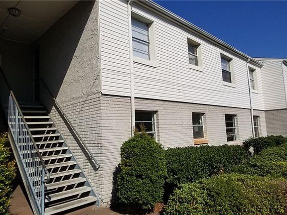 2nd image of 7210 N Manhattan Ave APT 2022