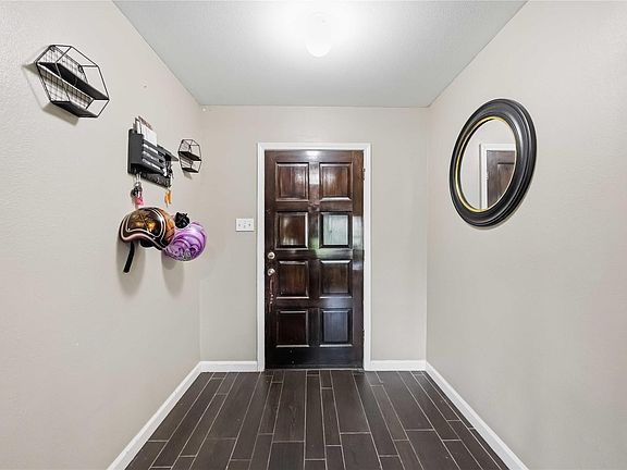 4th image of 2118 Aberdeen Dr