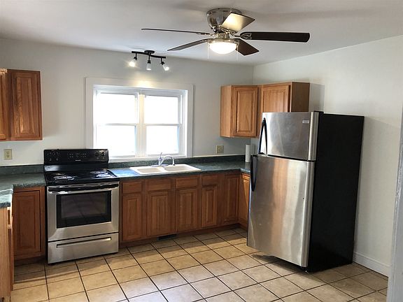4th image of 436 Maple Ave