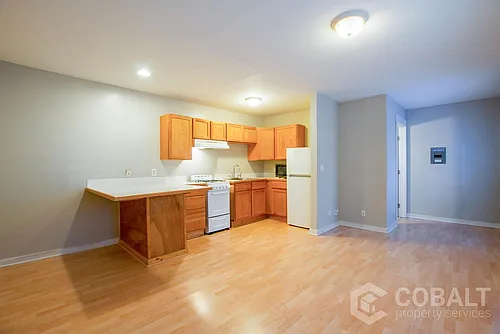 678 Somerset Ter NE Photo 1