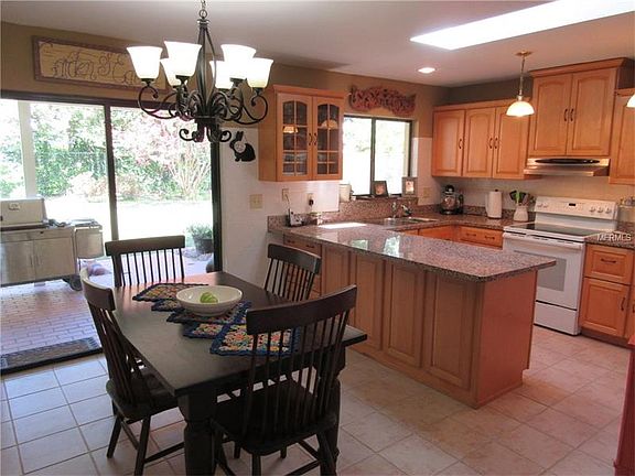 4th image of 2213 Cypress Point Dr E