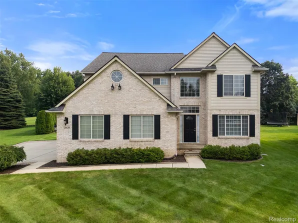 25638 McCrory Ln, South Lyon, MI 48178