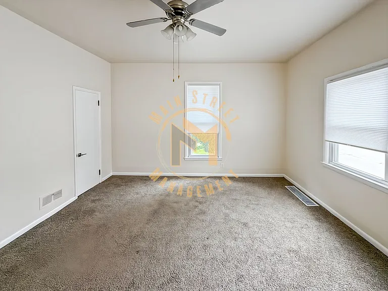 700 Merritt Ave — Photo 9