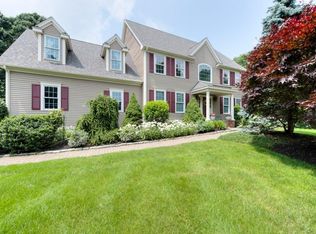 8 Rolling Hill Rd, Shrewsbury, MA 01545
