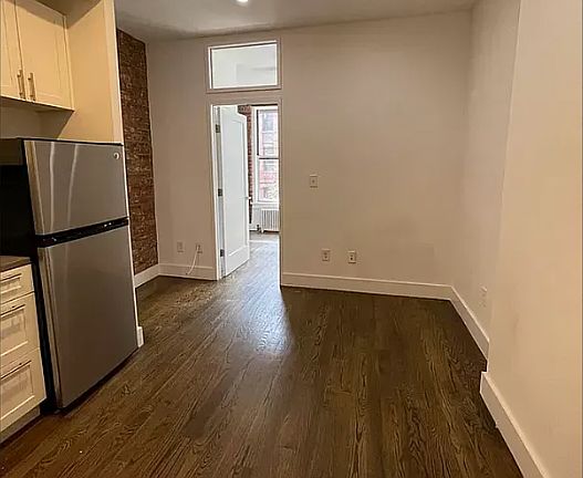 4th image of 59 E 7th St APT 10