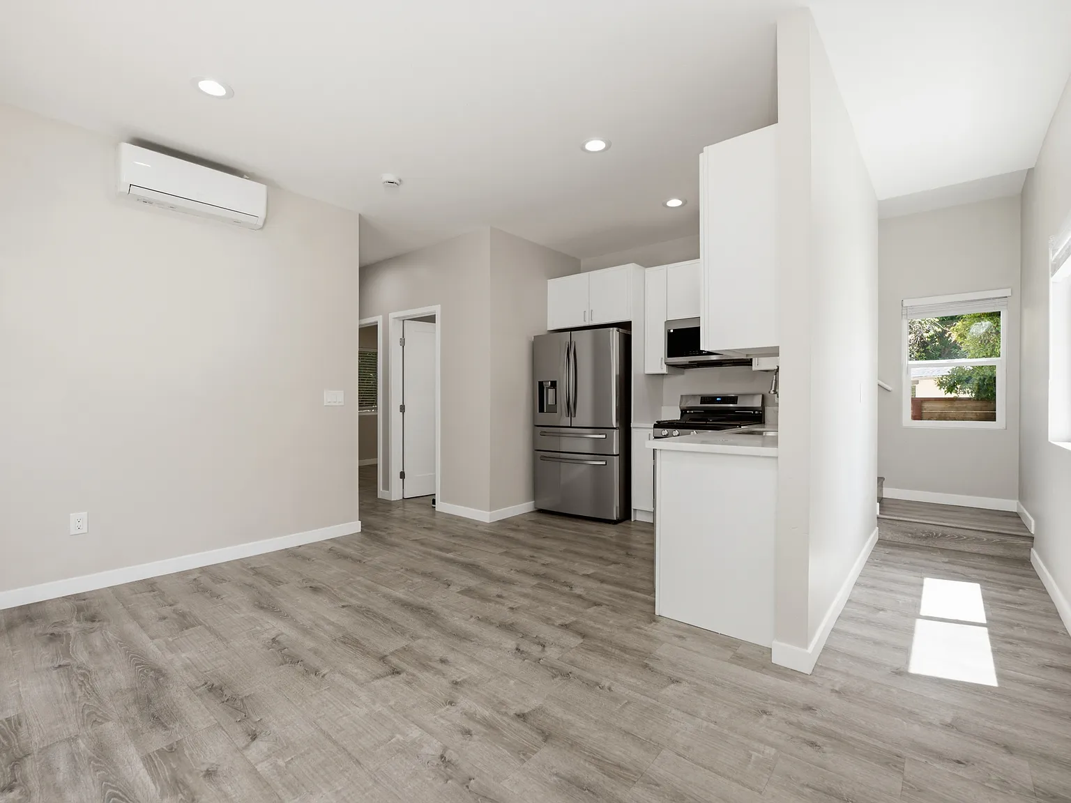 5 bed, 1200 sqft, $6,400 — Photo 4