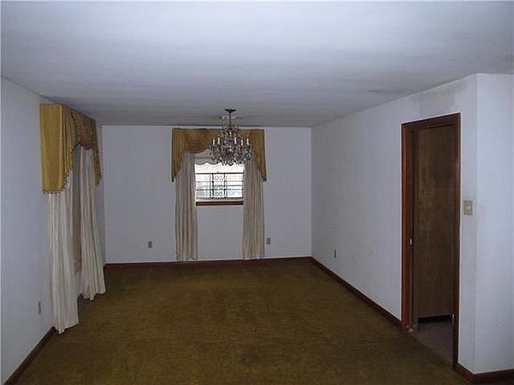 5th image of 2131 General Collins Ave