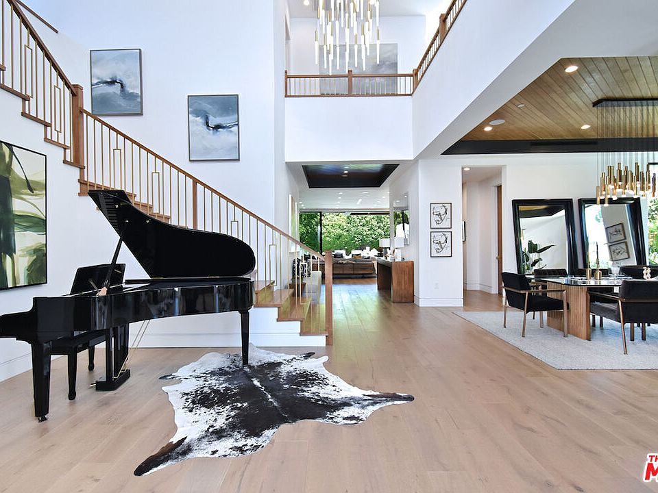 1st image of 4544 Woodley Ave