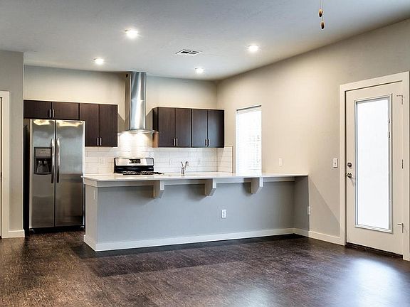 4th image of 17613 Hampton Park Dr Unit B