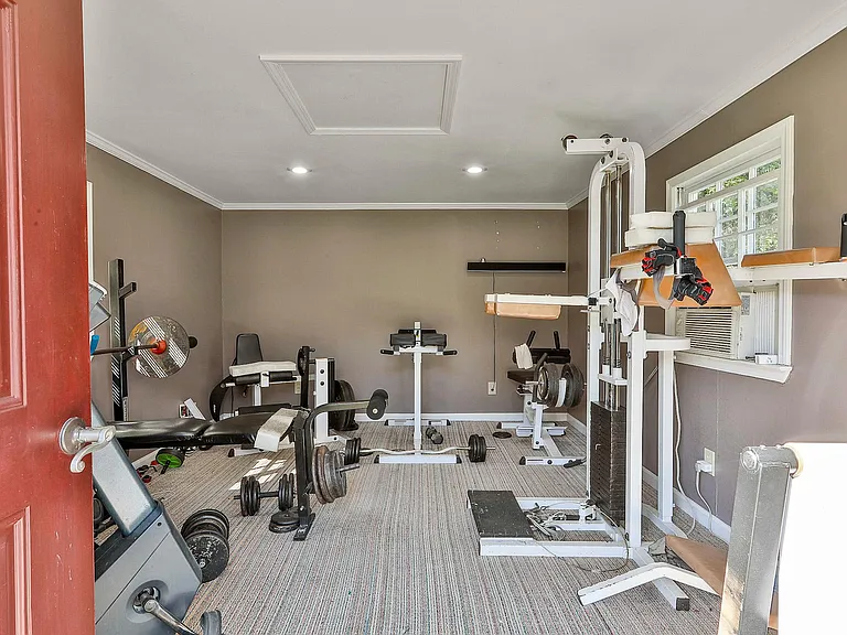 110 Hampton Woods Dr — Photo 17