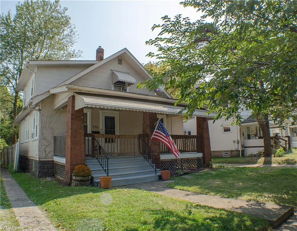 731 Thayer St photo 1