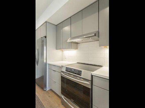 5th image of 411 Fairpoint St #401