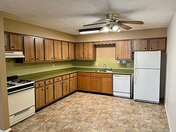 2nd image of 723 Fairmont Dr #2D