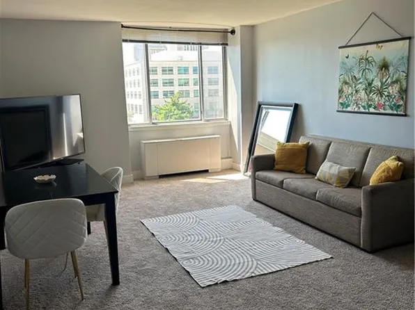 600 E 8th St APT 7P, Kansas City, MO 64106