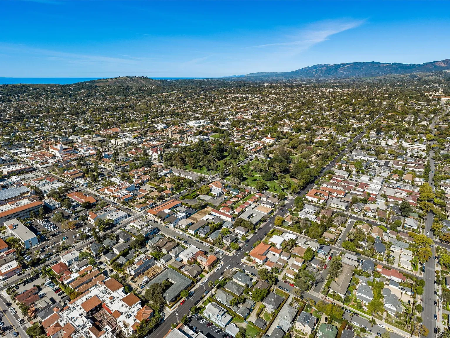 Stunning and Modern 2-Bedroom 1-Bath Apartment in Downtown Santa Barbara — Photo 3