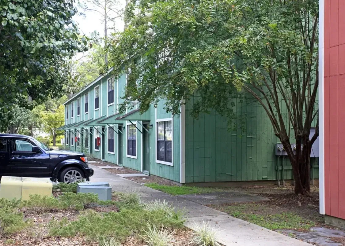 Dior Apartments Stylish 2-Bedroom Living in the Heart of Tallahassee — Photo 1