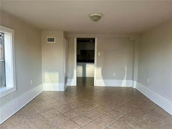 3rd image of 9568 Palm St