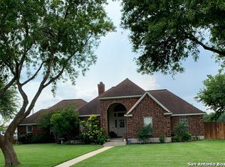 806 Siesta Dr, Karnes City, TX 78118