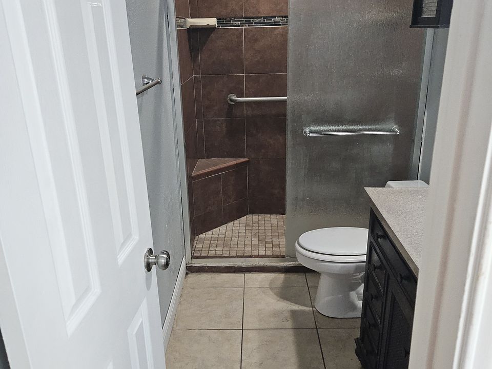 primary bedroom bath