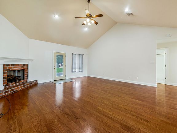 3rd image of 119 Ridgeview Dr