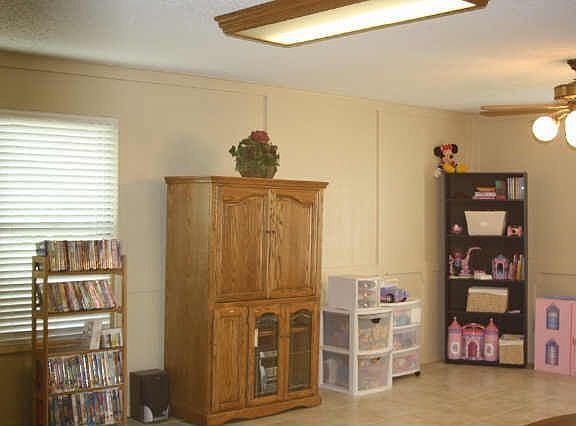 5th image of 100 Greenbriar Ln